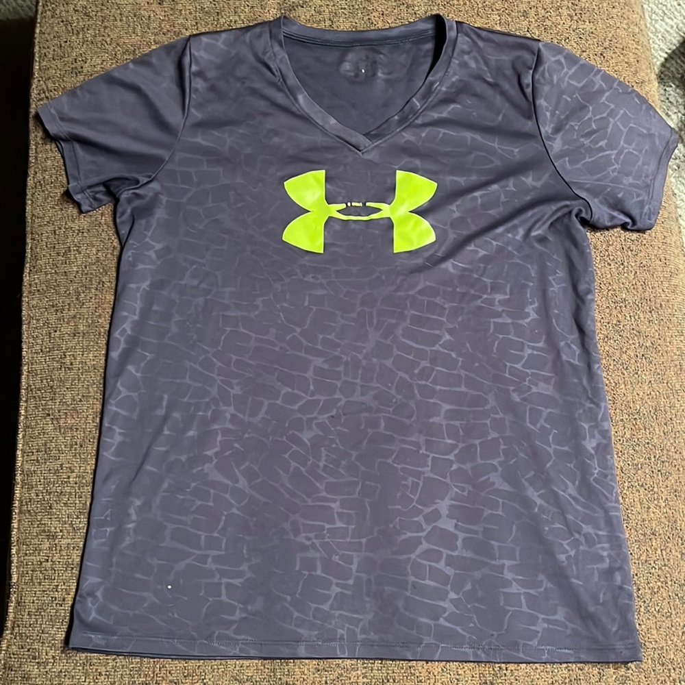 Grey under armor shirt with yellow logo